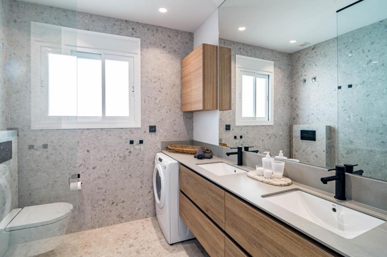Fully Renovated Scandinavian Style 2 Bed In The Heart Of Puerto Banus Hébergement de vacances Marbellac
