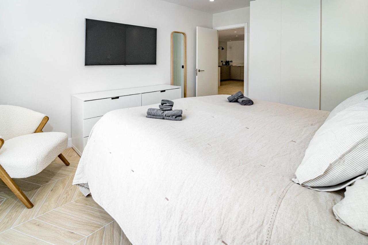 Fully Renovated Scandinavian Style 2 Bed In The Heart Of Puerto Banus * Marbellac